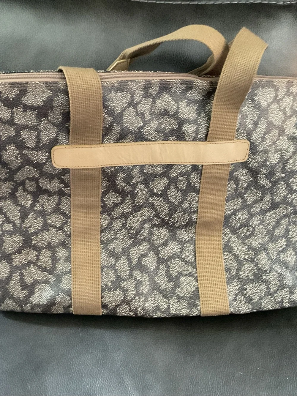 Yves Saint Laurent Monogram Canvas tote bag with Leather Trim and Cosmetic bag - Picture 3 of 16